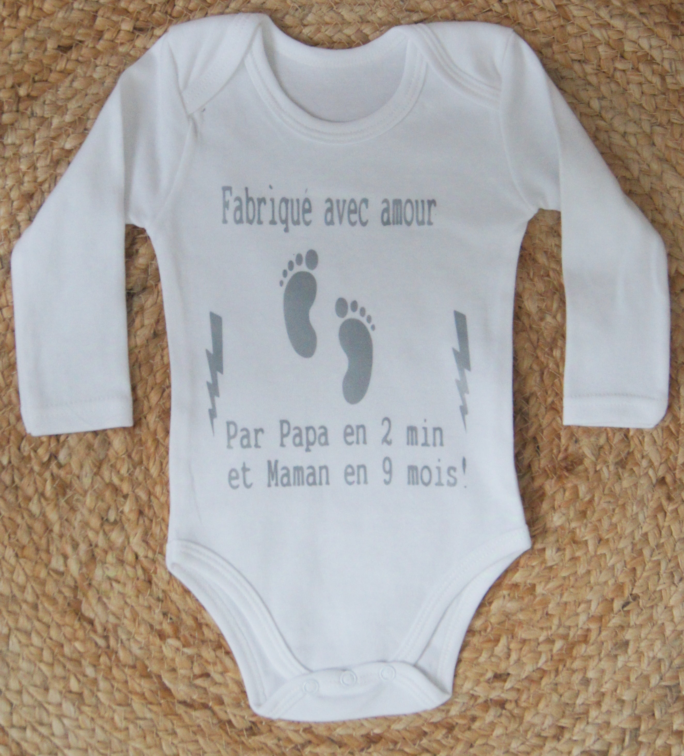 Body " Fabriqué avec amour, par papa en 2 min et maman en 9 mois"